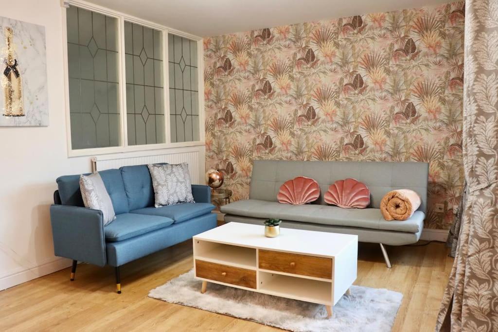 Lovely Staycation With Family Free Parking & Wifi Leeds  Exterior photo