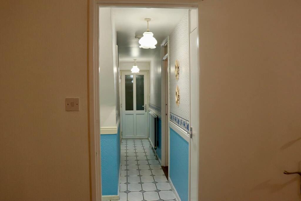 Lovely Staycation With Family Free Parking & Wifi Leeds  Exterior photo