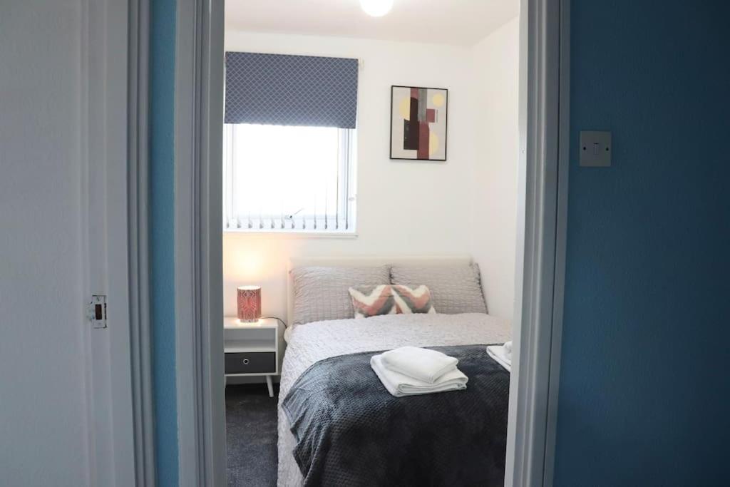 Lovely Staycation With Family Free Parking & Wifi Leeds  Exterior photo