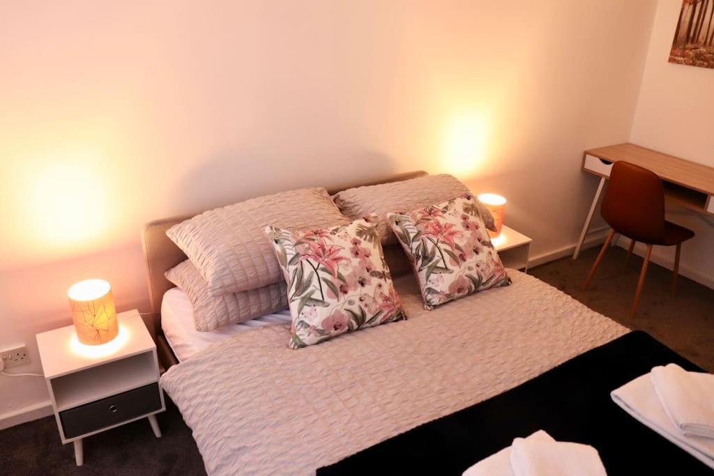 Lovely Staycation With Family Free Parking & Wifi Leeds  Exterior photo