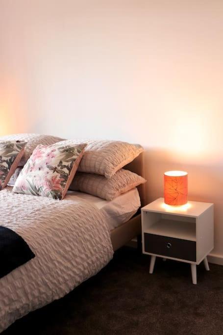 Lovely Staycation With Family Free Parking & Wifi Leeds  Exterior photo