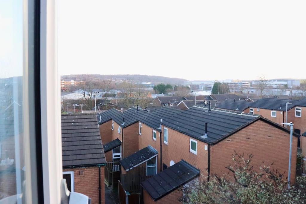 Lovely Staycation With Family Free Parking & Wifi Leeds  Exterior photo